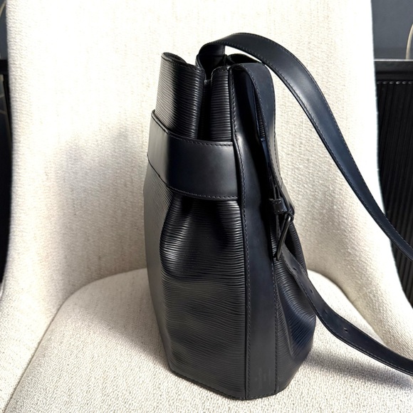 Authentic Louis Vuitton Sac de Paul PM shoulder bucket bag black Epi leather - Picture 7 of 16